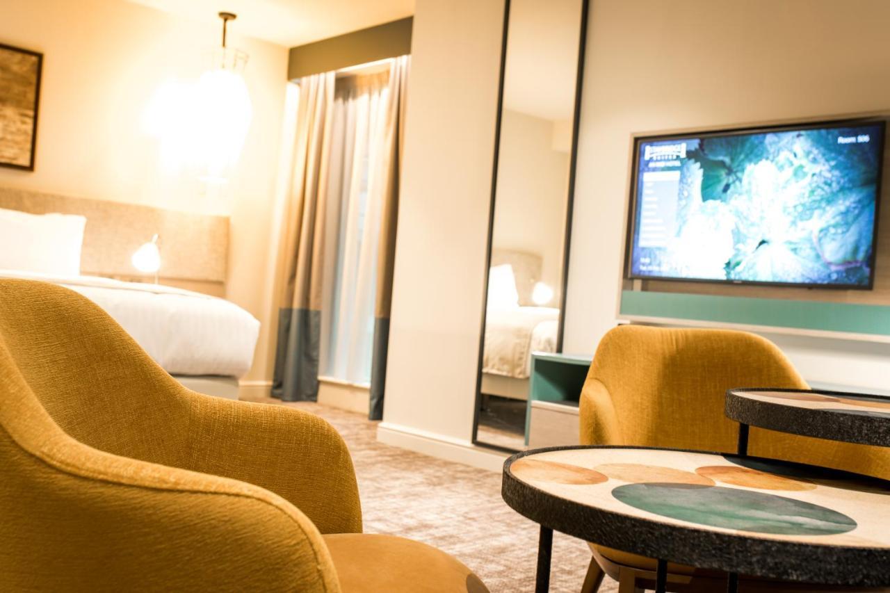 Staybridge Suites London Heathrow - Bath Road, An Ihg Aparthotel Hillingdon Exterior foto